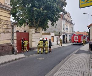 Ściana kamienicy legła w gruzach! Dramatyczna akcja ratunkowa w Wągrowcu