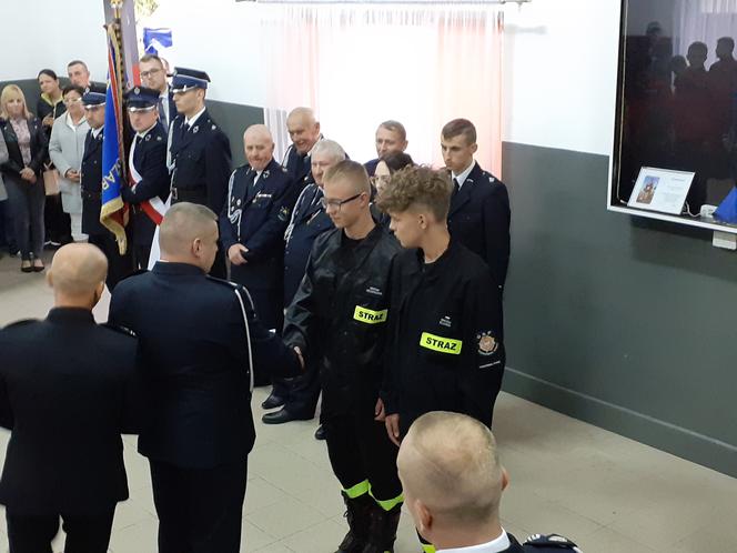 Ślubowanie Młodzieżowej Drużyny Pożarniczej OSP Dąbrówka Stany i 104-lecie jednostki