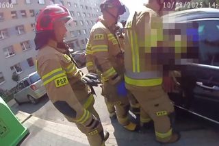 25-latek utknął w rozgrzanym samochodzie i wołał o pomoc. Policjanci musieli rozbić szybę