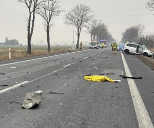  Stare Chabowo. Śmiertelny wypadek na DK10. Rodzice 4-latka zginęli w zderzeniu z wojskową ciężarówką [ZDJĘCIA]