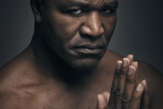 Evander Holyfield modlił się przed obiektywem Urbanka