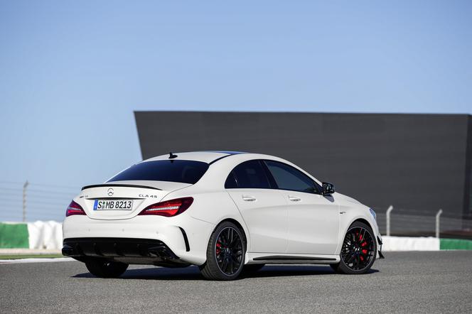 Mercedes-Benz CLA lifting 2016