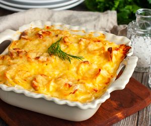 Zapiekanka ziemniaczana z łososiem i serem - pomysł na obiad