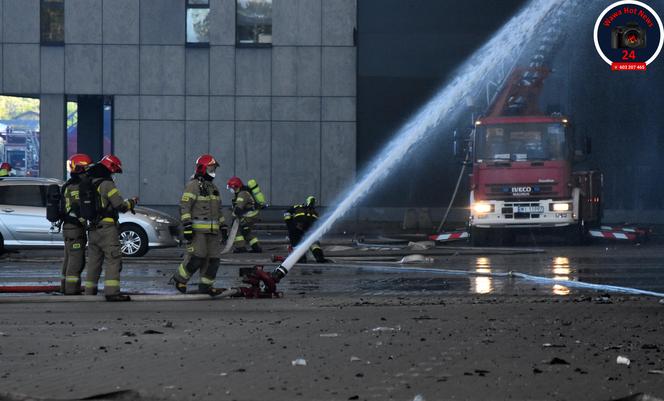 Warszawa. Płonie centrum handlowe Marywilska 44