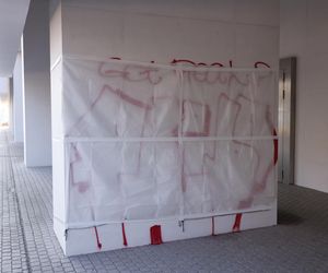 Graffiti na Muzeum Sztuki Nowoczesnej w Warszawie