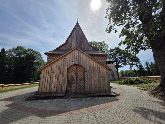 Zabytkowy kościół w Domaradzu.