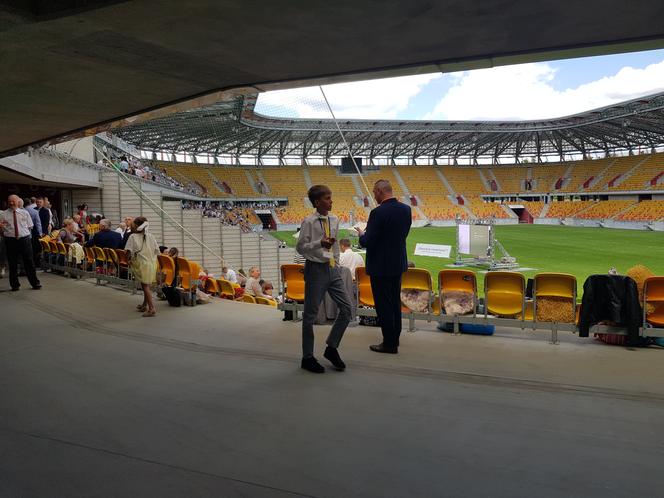 Kongres Świadków Jehowy w Białymstoku. Na stadionie miejskim tysiące uczestników [ZDJĘCIA]