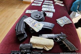 Wyłudzili z NFZ ponad 3 miliony złotych. Gang oszustów z Wrocławia rozbity 