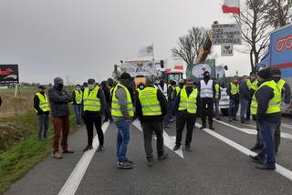 Protest rolników w miejscowości Zdany w powiecie siedleckim - zdjęcia: