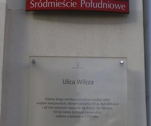 Na Wilczej nadal straszy? „Moja ciocia widywała Czarną Damę”. Historia kamienicy Uminstowskich