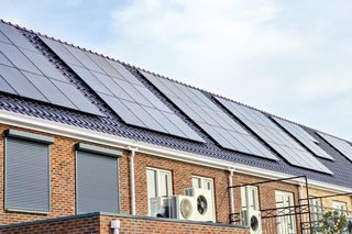 Instalacja hybrydowa OZE – jak połączyć fotowoltaikę, pompę ciepła i magazyn energii w jednym systemie?