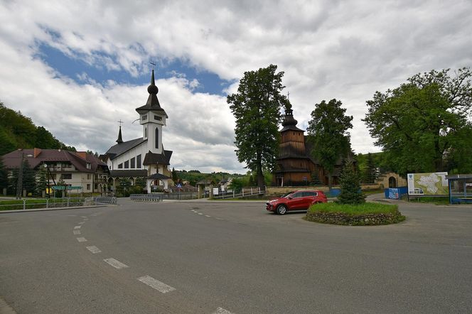 To jedna z najciekawszych wsi w Małopolsce. Jej nazwa jest owiana tajemnicą