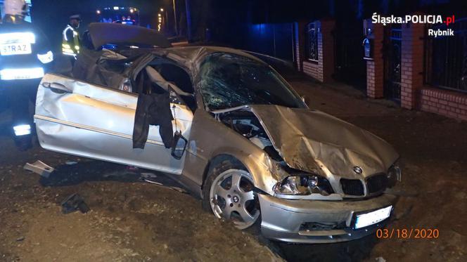 Rybnik: Testował swoje nowe BMW. Uderzył w latarnię i wpadł do rowu