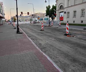 Na ul. Armii Krajowej powstaje już nowa nawierzchnia. Jej skrzyżowanie z ulicami Wojskową i Piłsudskiego zostanie zamknięte na kilka dni.