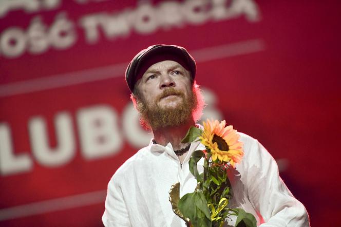 Eryk Lubos w żałobie. Zmarła jego ukochana mama. "Najgorsza jest samotność"