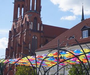 Kolorowe parasolki nad Kilińskiego w Białymstoku
