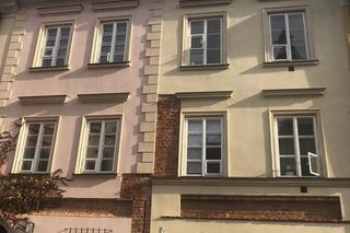 Fragmenty średniowiecznych ścian w warszawskiej kamienicy