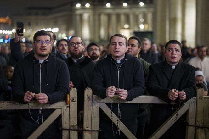 Pilne wieści z Watykanu. Piszą o nocy papieża. To już dwunasta doba