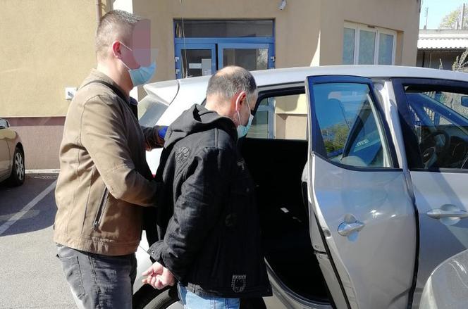 Cyganie działali na policjanta