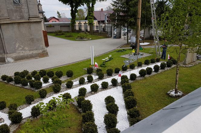 INSTALACJA TUPOLEWA W KOŚCIELNYM OGRODZIE MINOGA