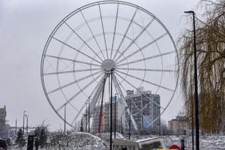 Efektowny diabelski młyn w Toruniu.  Tak wygląda Oko Kopernika