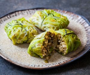 Gołąbki z kaszą pęczak i grzybami - wege przysmak, który zachwyca smakiem