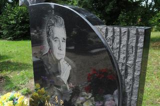 Rocznica tragicznej śmierci Andrzeja Leppera. Oto, jak wygląda jego grób 12 lat od śmierci