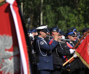 Policjant Arkadiusz zginął tragicznie.  Przez huk salwy na pogrzebie przedarł się łamiący serce szloch