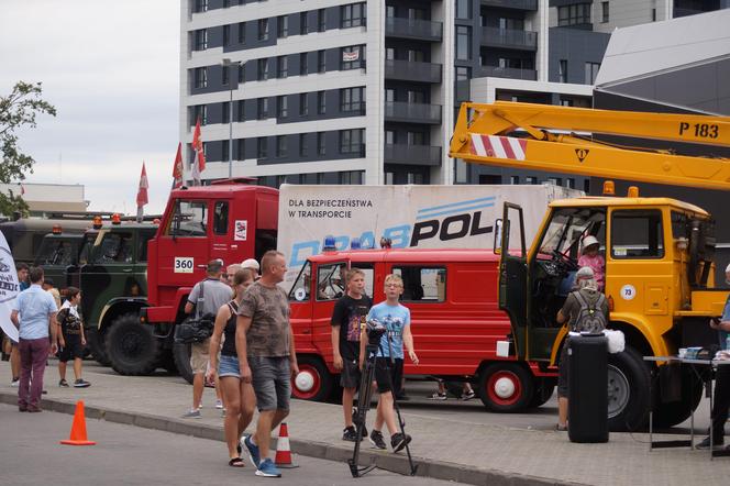 Niesamowite auta zaparkowały w Bydgoszczy! Zobacz zabytkowe STARy [ZDJĘCIA]