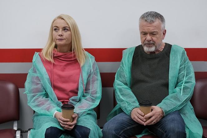 Pierwsza miłość, odcinek 3574. Emilka (Anna Ilczuk), Śmiałek (Paweł Okoński)