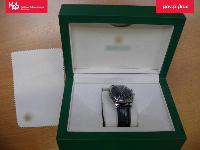 Podrabiane zegarki przyjechały w paczce z Chin