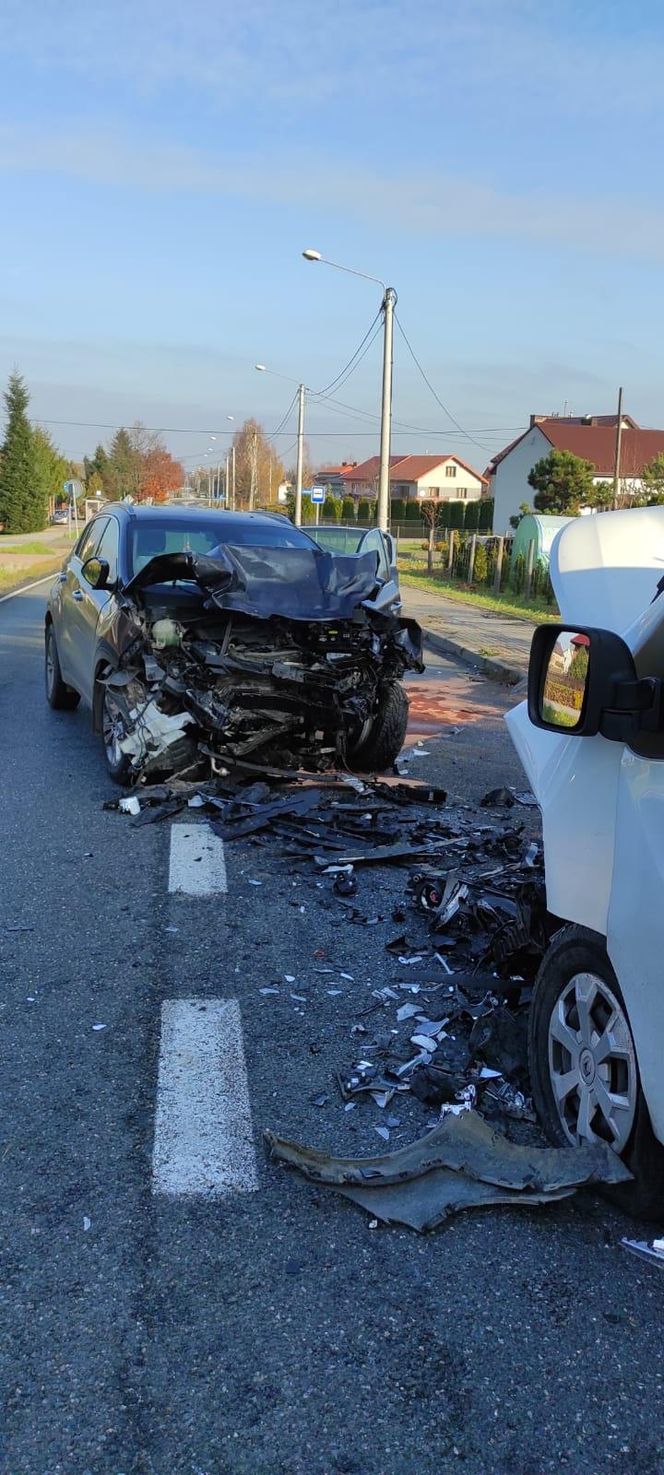 Pięć osób rannych po czołowym zderzeniu w Tarnowie. Kierowca kii miał 1,5 promila