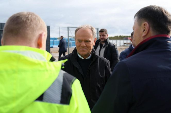 Premier Donald Tusk wizytuje miejsce budowy pierwszej elektrowni jądrowej w Polsce