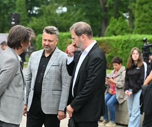 Członkowie kabaretu Hrabi na pogrzebie Joanny Kołaczkowskiej