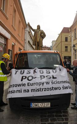 Pomnik Tuska turnee po Polsce