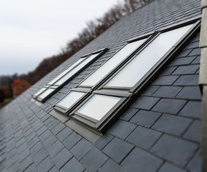 Dach z klasą. Jak dobrać okna połaciowe, które podkreślą styl domu?