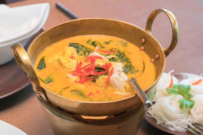 Aromatyczne curry z paluszków krabowych