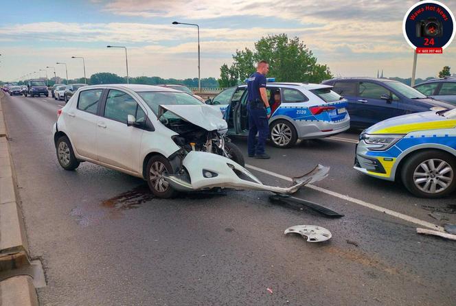 Roztrzaskane auta, kierowca w kajdankach. Co się stało na moście Gdańskim?