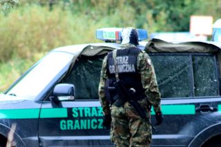 Koktajle Mołotowa  w stronę polskich mundurowych na granicy. MSWiA zapowiada zdecydowaną odpowiedź