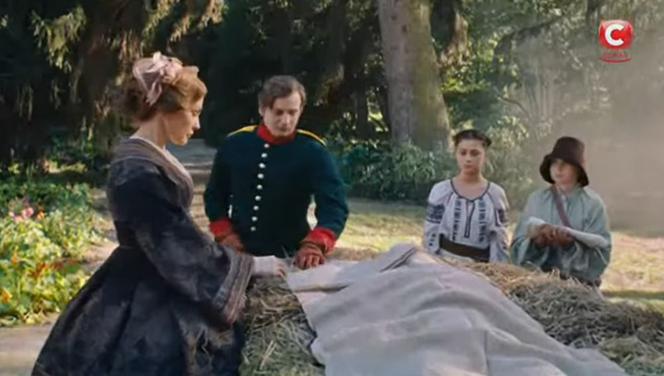 Zniewolona. Aleksiej Kosacz (Ołeksij Jarosławko), jego matka Sofia (Olga Sumska)