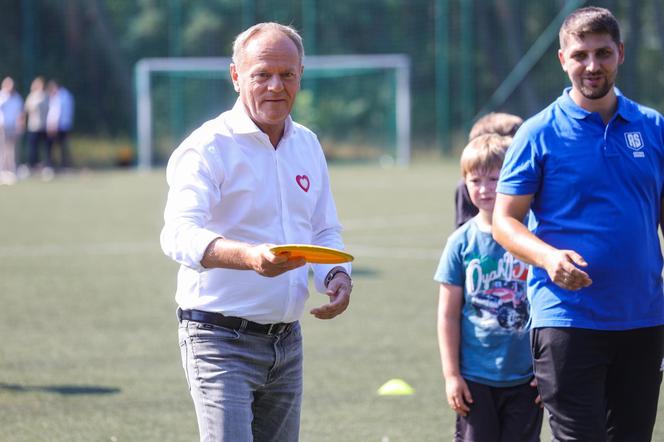  Filmik z Tuskiem trafił do sieci! Donald Tusk zaskoczył dzieci i ministra sportu