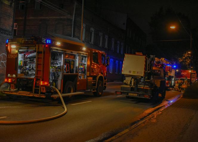 Pożar przy ul. Oswobodzenia w Katowicach. W akcji gaśniczej wzięło udział kilka zastępów straży