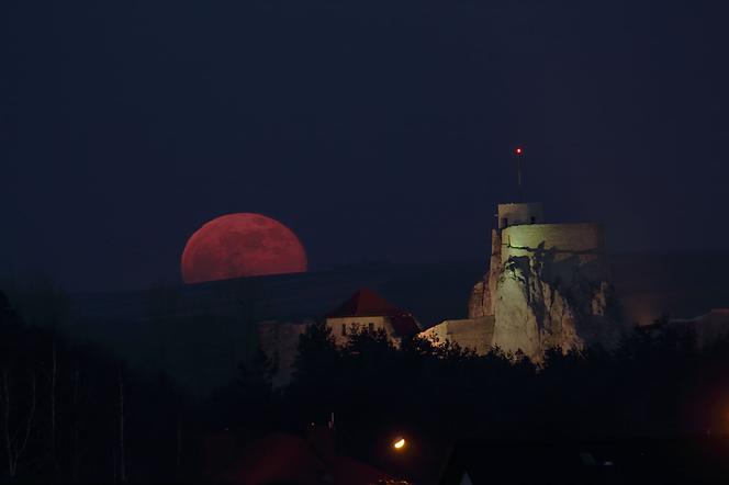 Niesamowity widok na Zamek w Rabsztynie! Te zdjęcia są magiczne! [ZDJĘCIA]