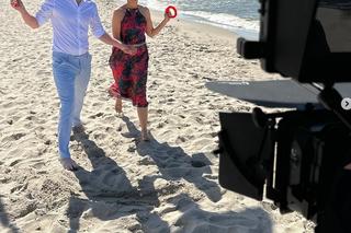 M jak miłość po wakacjach 2023. Aneta (Ilona Janyst), Olek (Maurycy Popiel) na planie