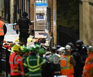 Dramatyczne sceny w brytyjskim pociągu. Nożownicy zaatakowali pasażerów. Wiele osób rannych