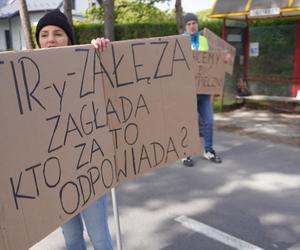 Protest mieszkańców ul. Załęskiej. Nie chcą tirów na drodze do magazynu Stokrotki