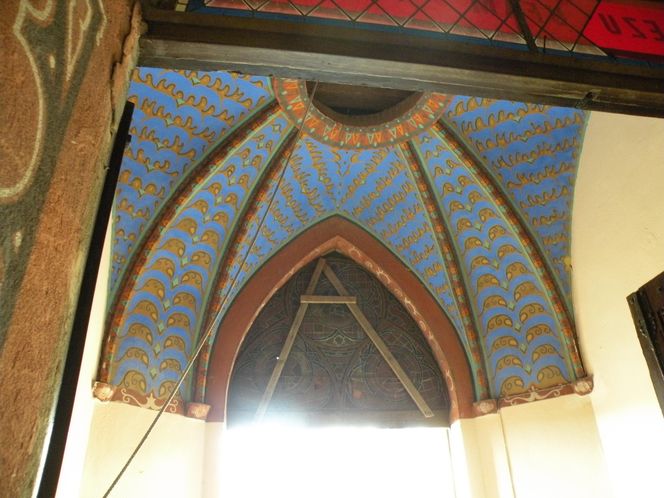 Niezwykła wieś na Warmii tylko 8 km od Olsztyna. Wyróżnia ją charakterystyczny układ budynków