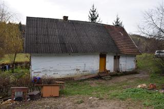 Szukam domu dla babci, mamy i cioci