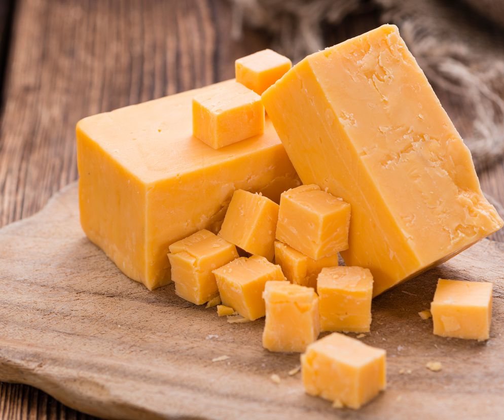 Ser cheddar - właściwości, kalorie i zastosowanie