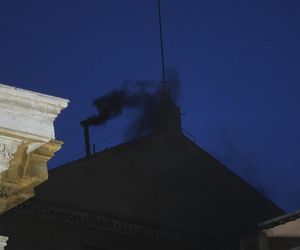 Z OSTATNIEJ CHWILI: Rozpoczęło się konklawe 2025 – kardynałowie złożyli przysięgę w Kaplicy Sykstyńskiej